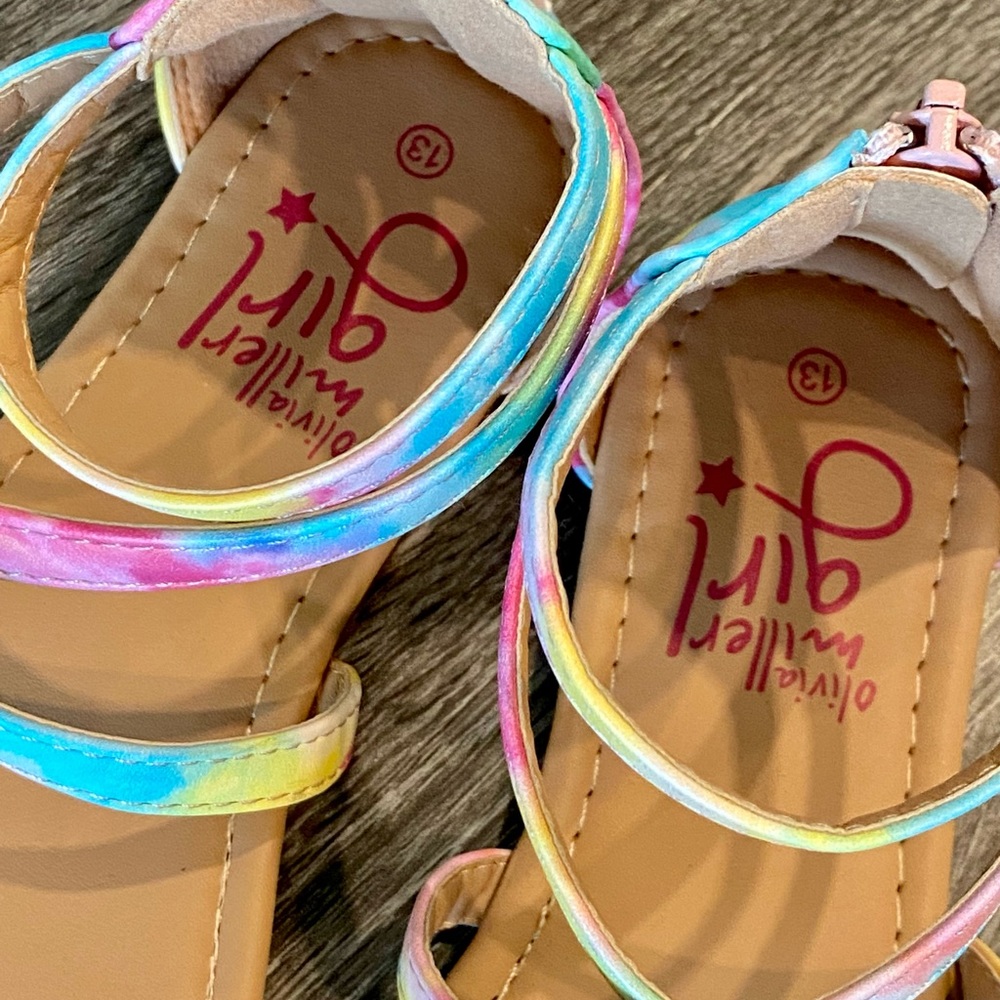 ๐พHP๐พ GIRLS' OLIVIA MILLER Girls Color Ensemble Sandal
NWOT Size 13 - Picture 5 of 11